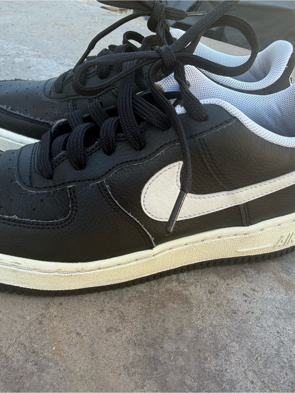 Nike Kids Black and White Low-Top kids boys Air force Sneakers - Picture 3 of 13